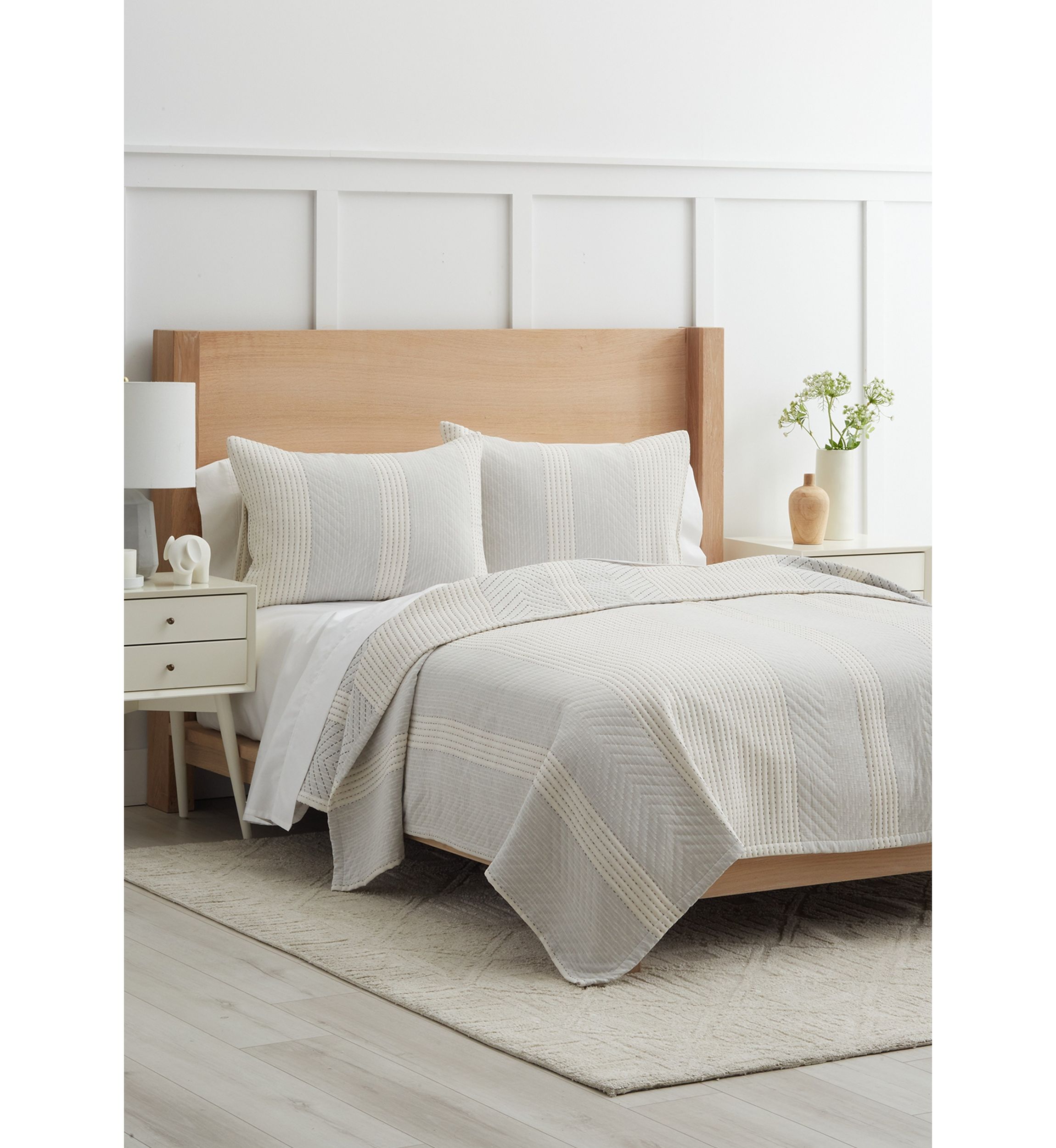 Mix Media White Quilt Set
