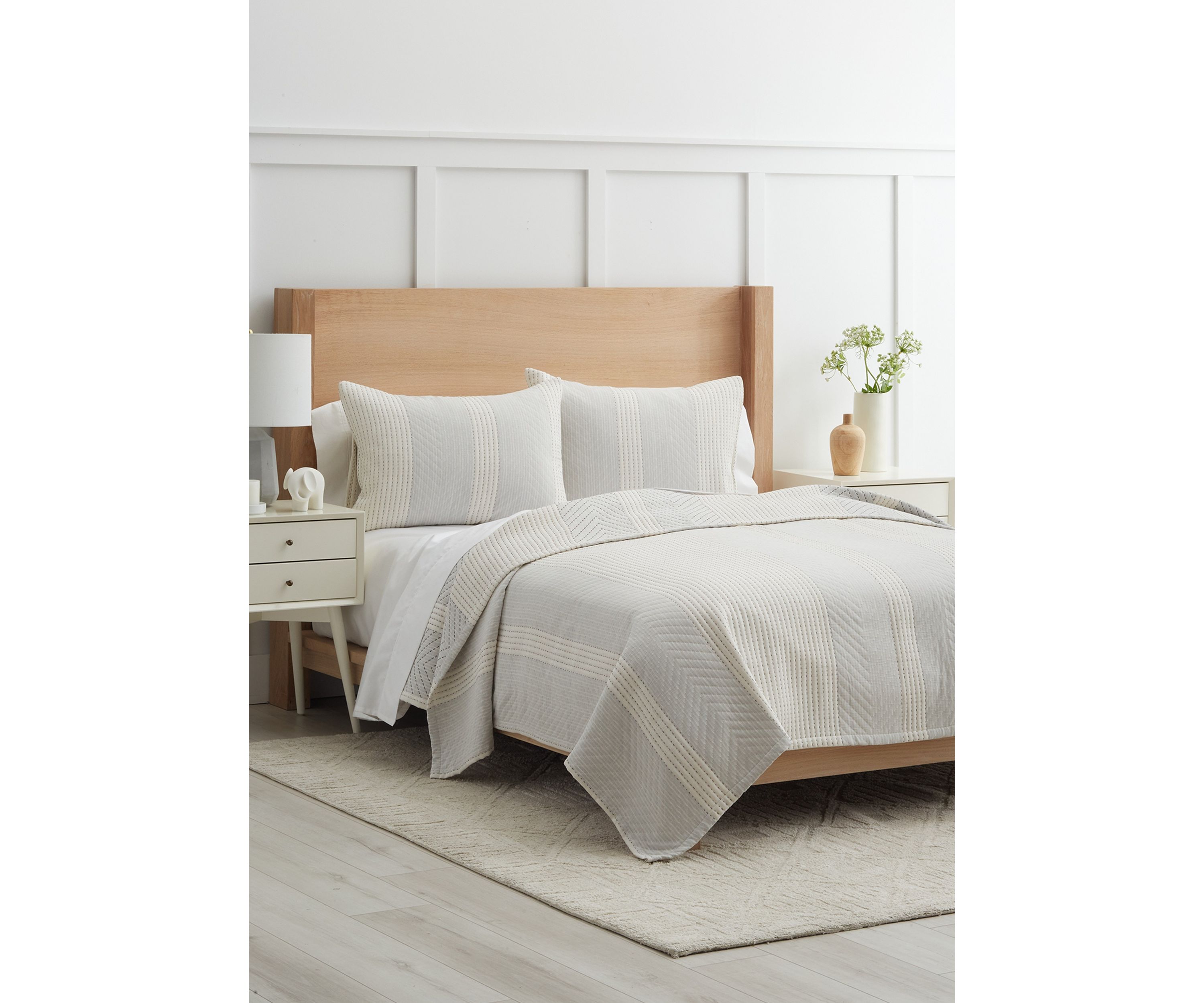 Mix Media White Quilt Set