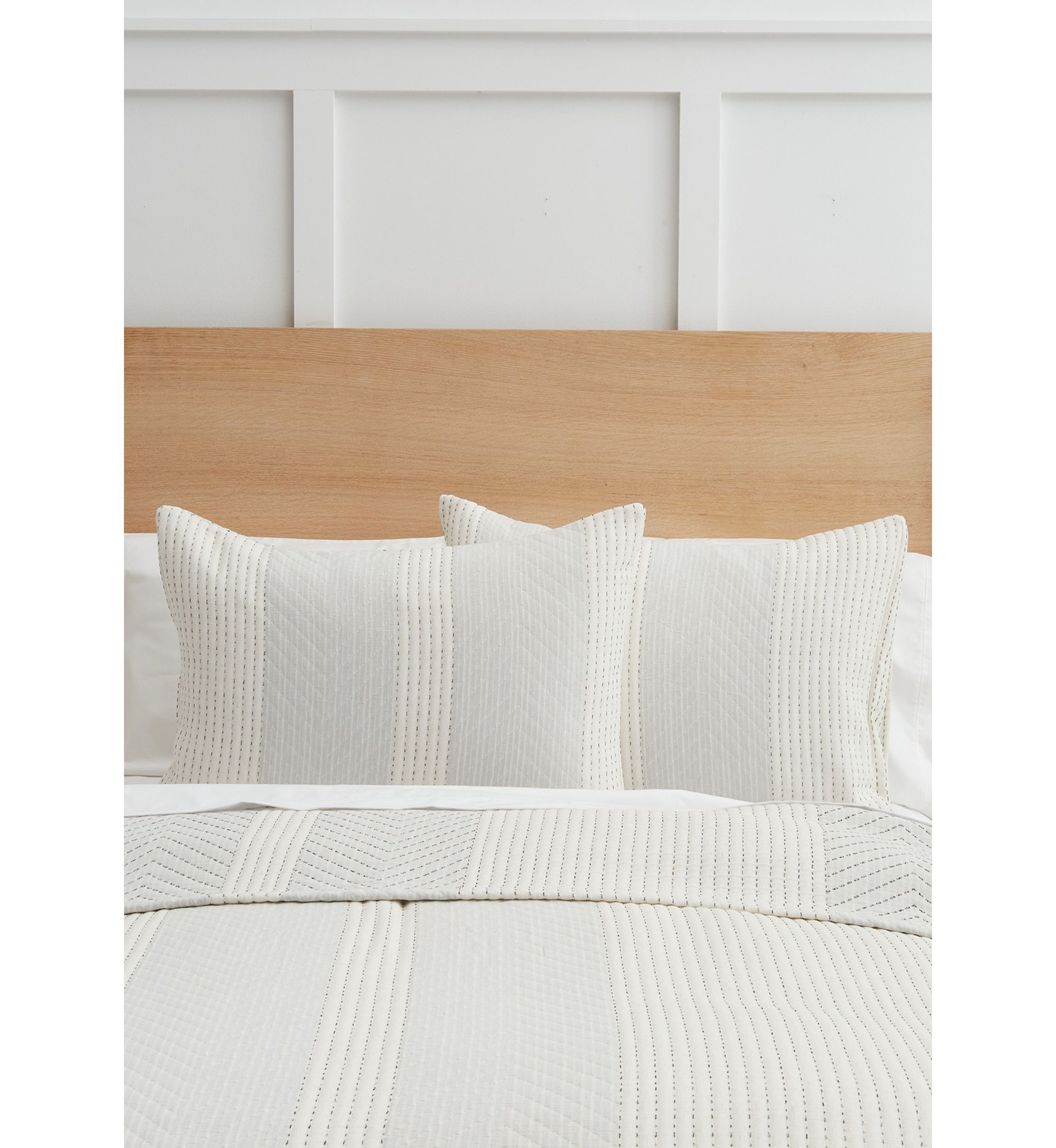 Mix Media White Quilt Set
