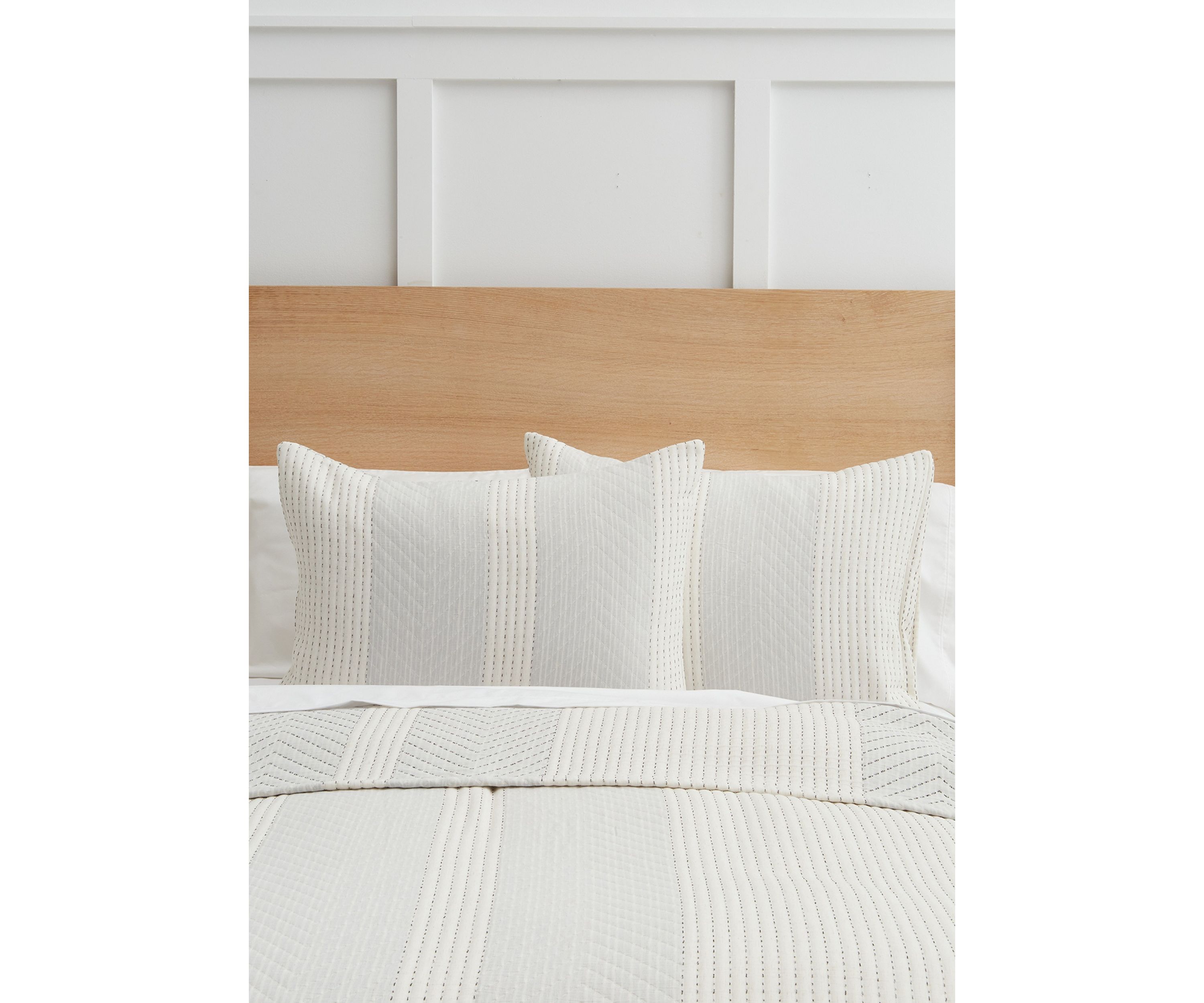Mix Media White Quilt Set