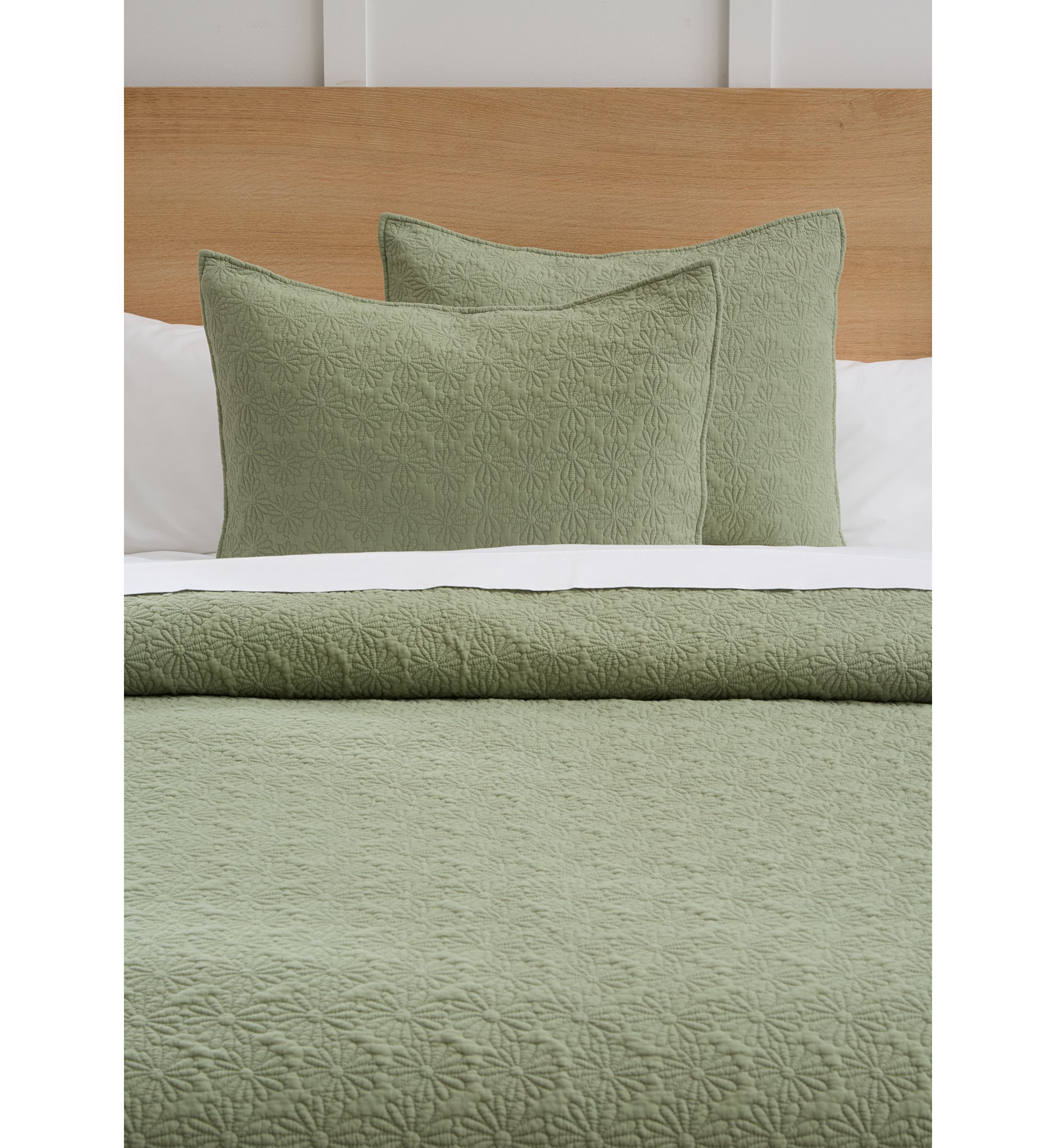 Floral Stitch Quilt Set