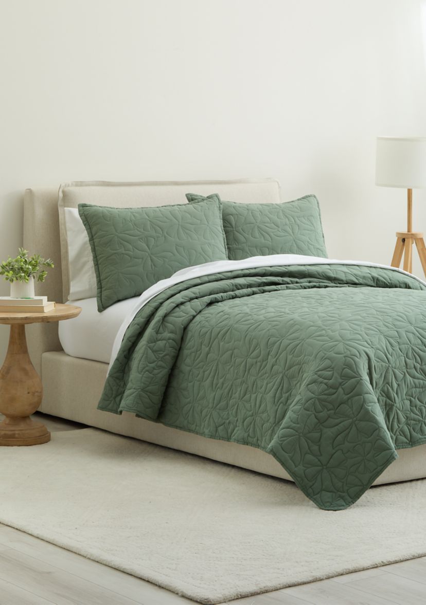 Evergreen Bow Stitched Quilt Set