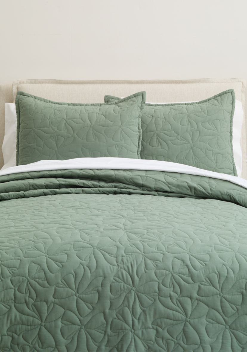 Evergreen Bow Stitched Quilt Set