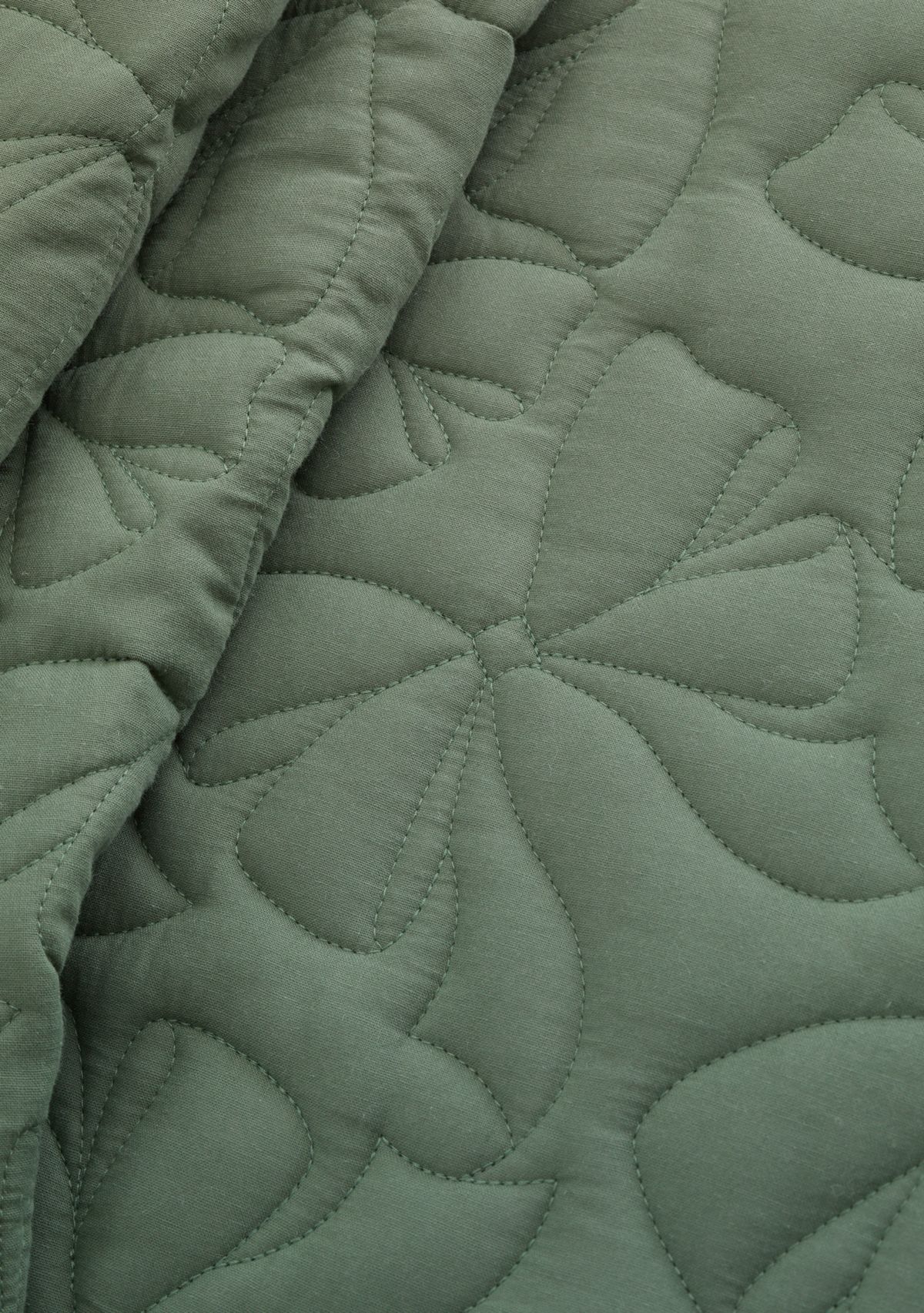 Evergreen Bow Stitched Quilt Set