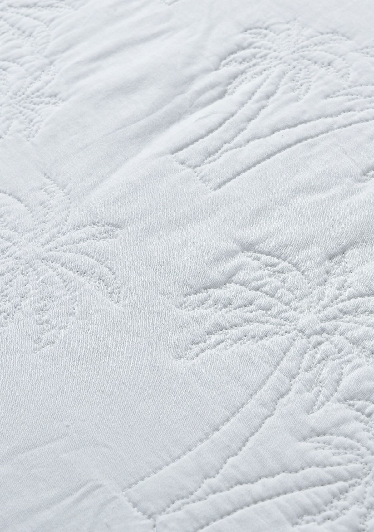 White Solid Palm Quilt Set