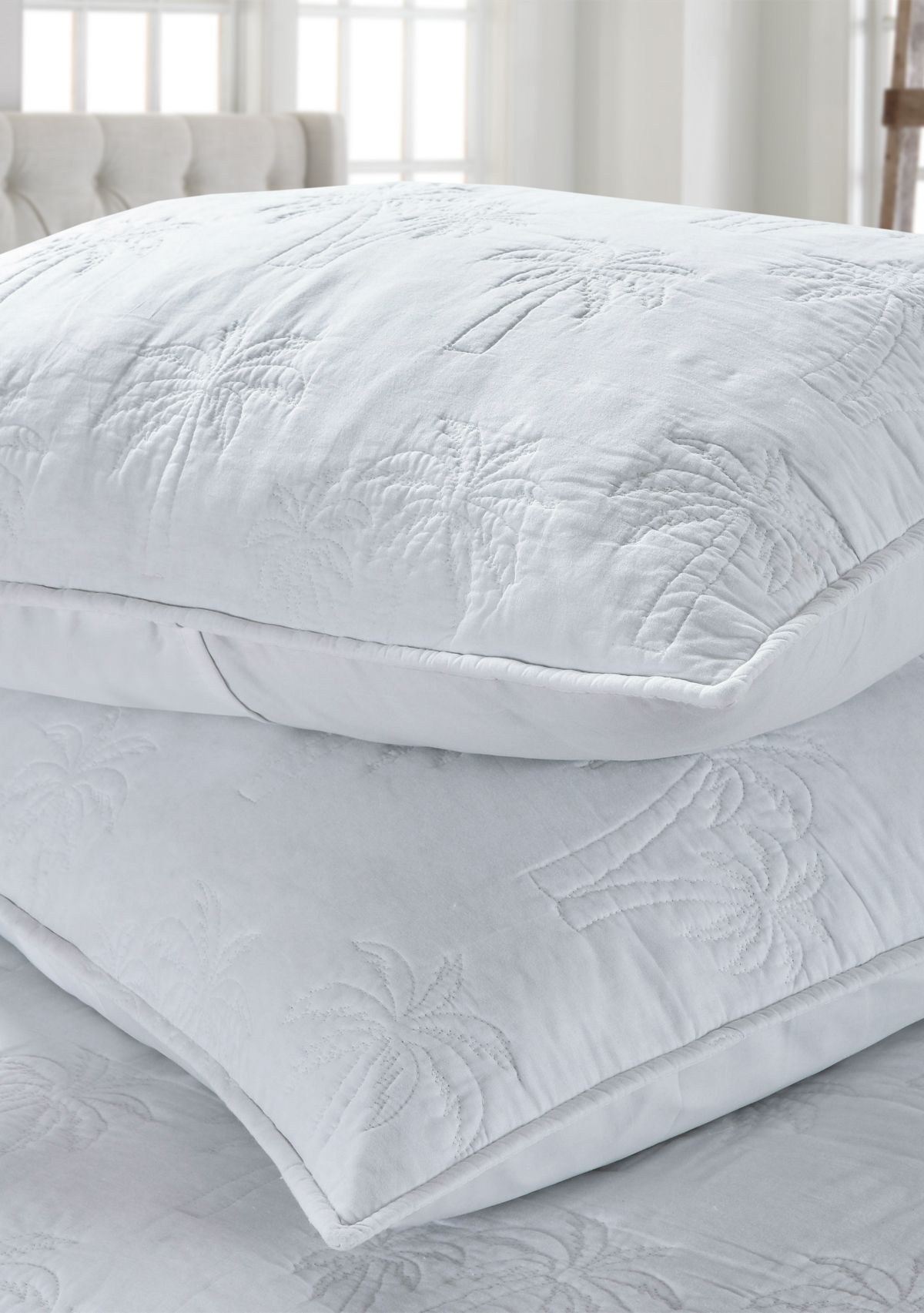 White Solid Palm Quilt Set