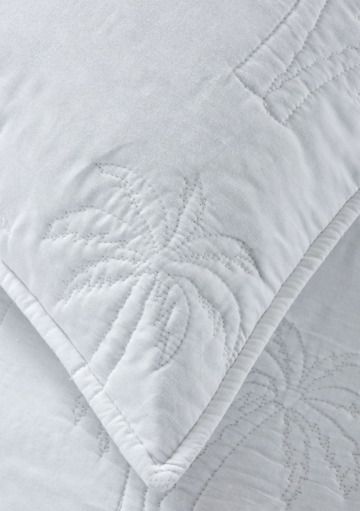 White Solid Palm Quilt Set