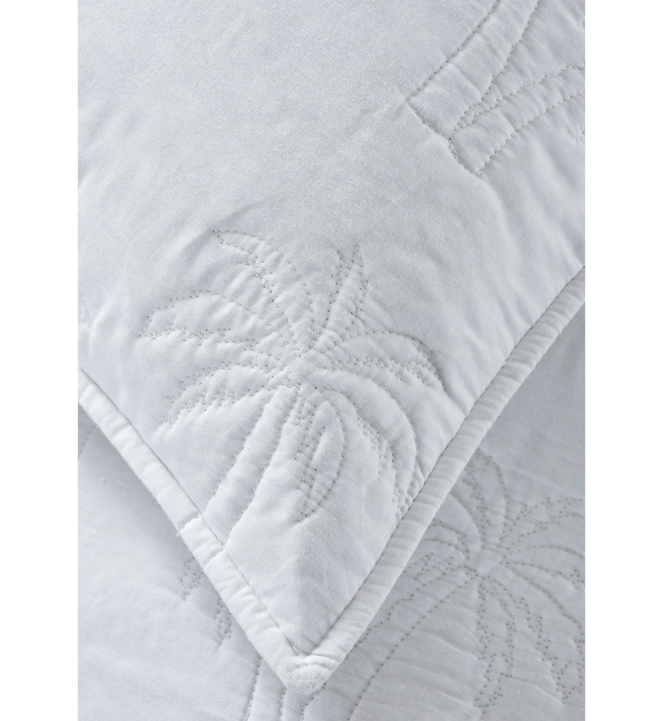 White Solid Palm Quilt Set