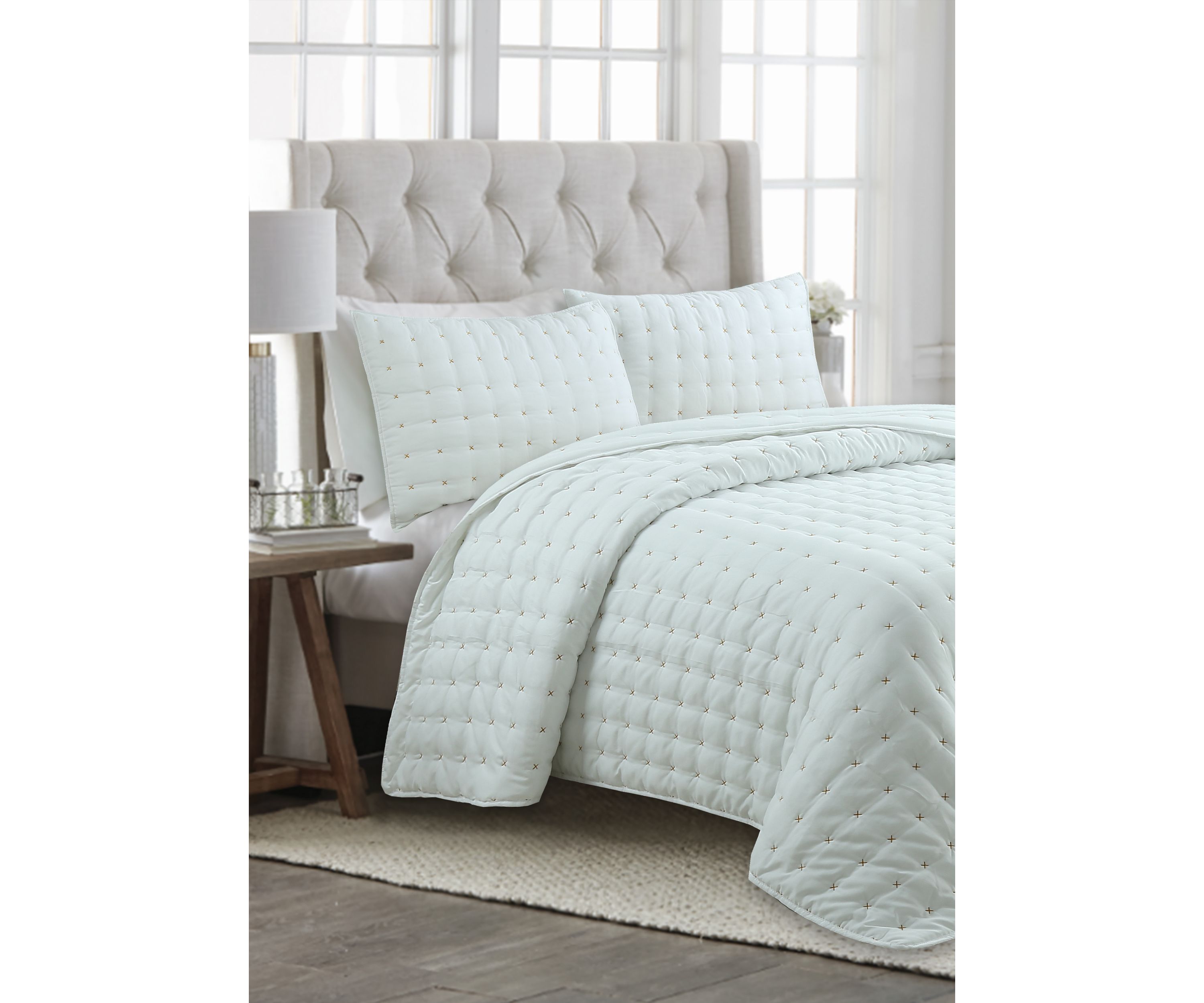White Cross Stitch Quilt Set