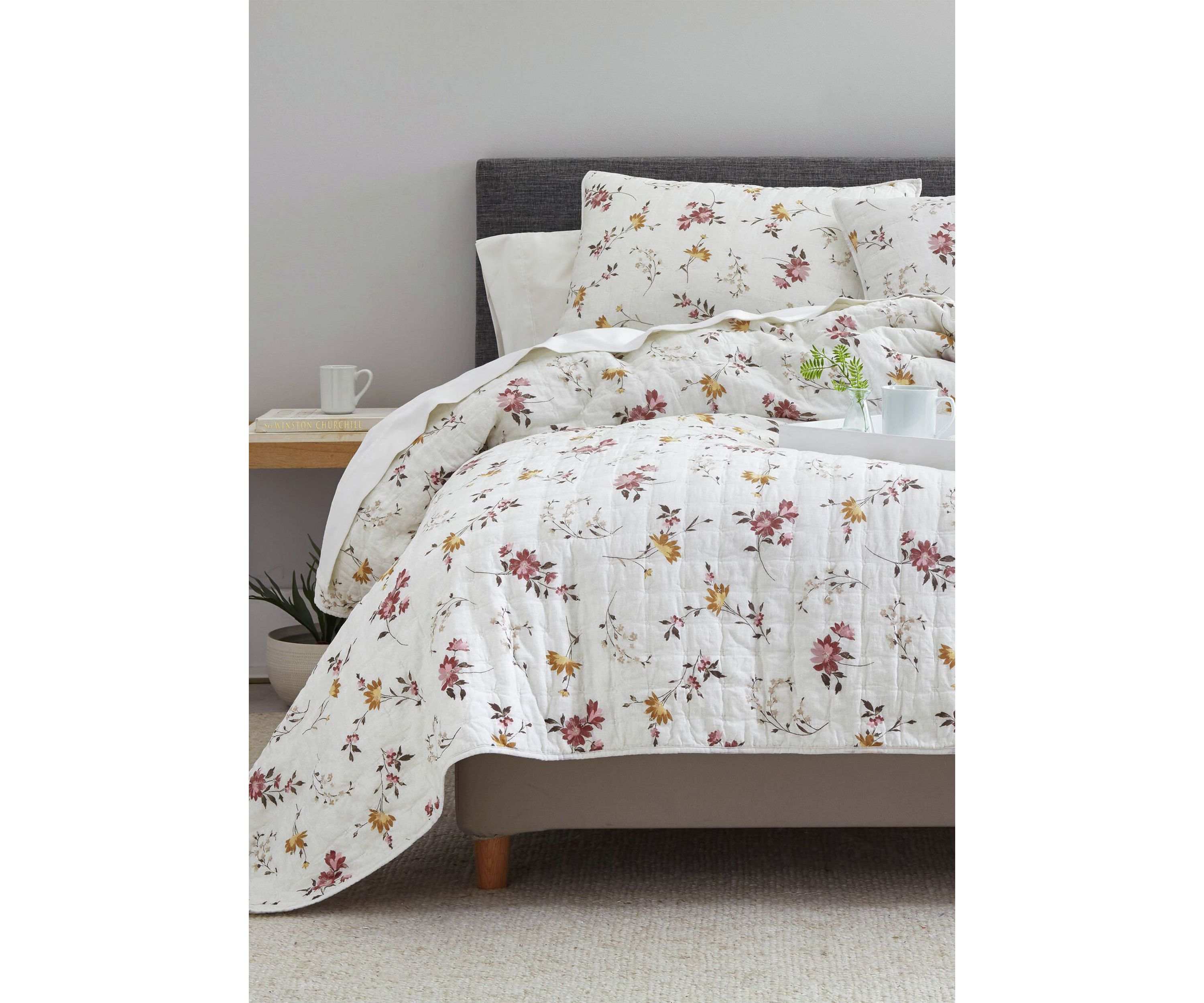 Lite Floral Quilt Set