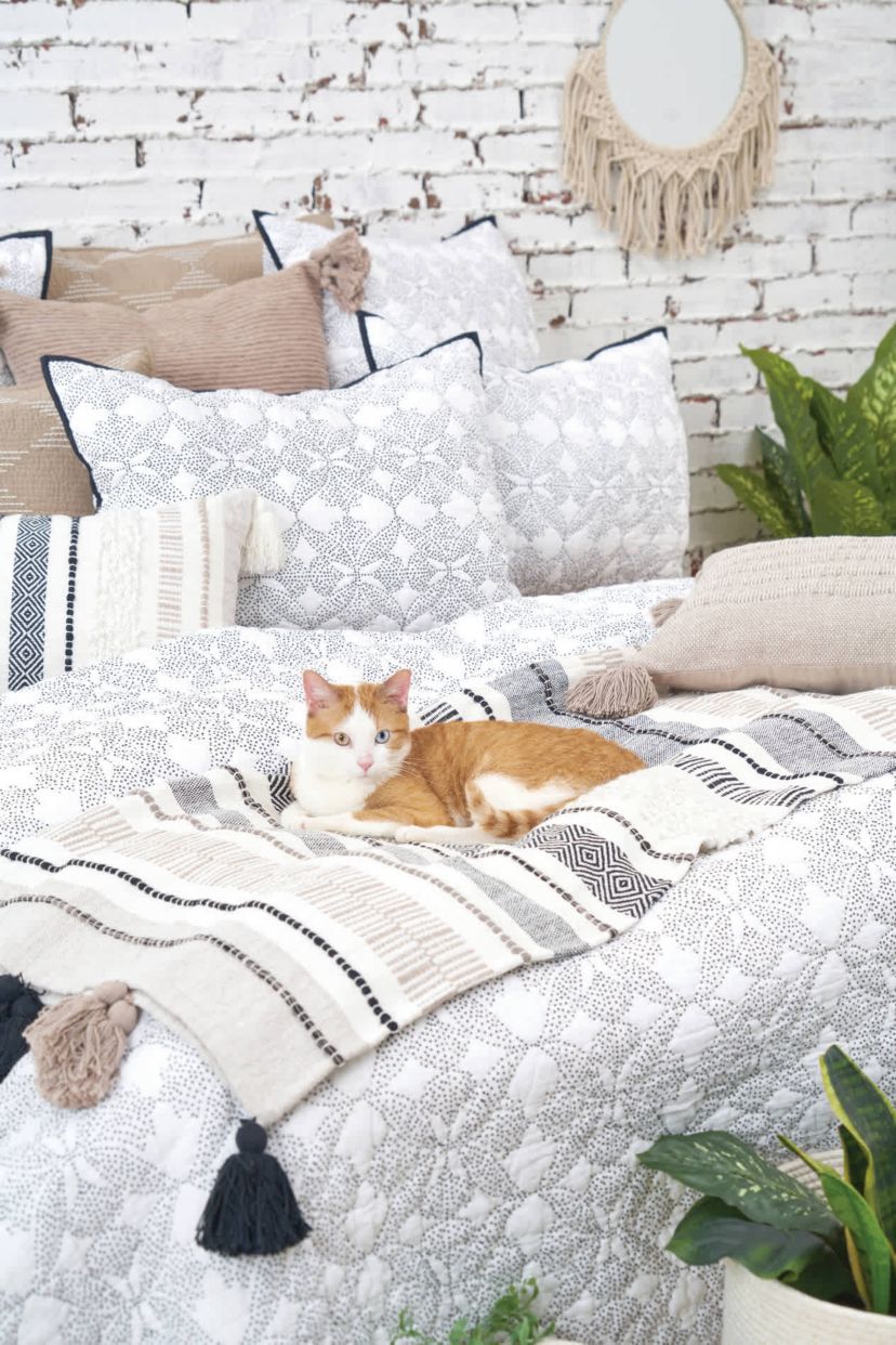 Barton Dune Onyx Throw 