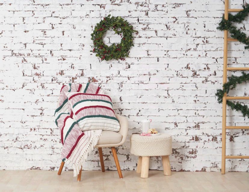 Benn Ruby Christmas Throw Pillow 20" x 20"
