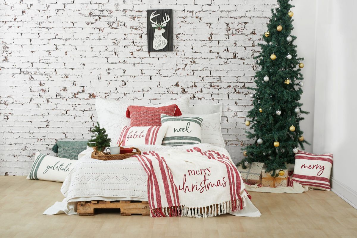 Morgan Yuletide Woven Throw Pillow