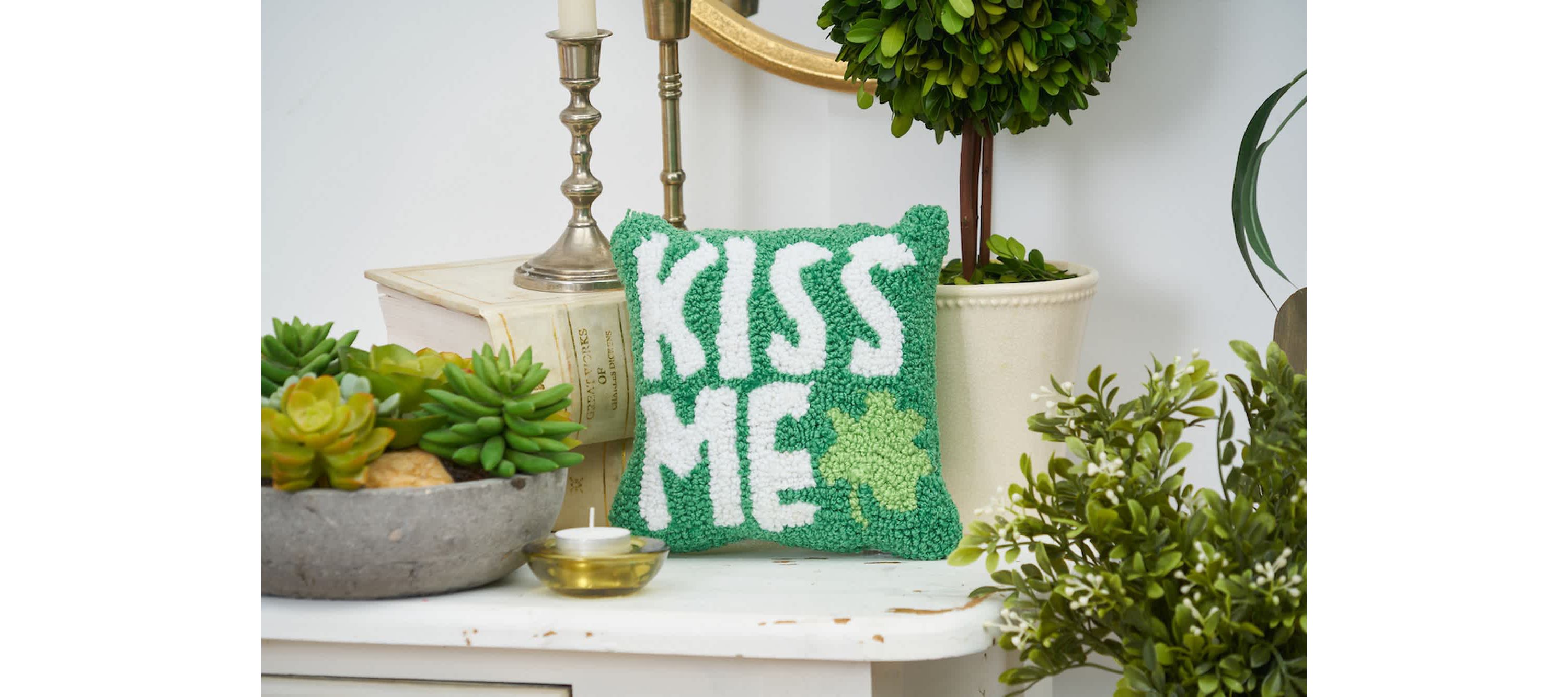 8" x 8" St. Patricks Day "Kiss Me" Clover Hooked Small/Petite Accent Throw Pillow
