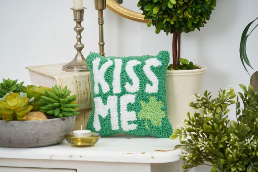 8" x 8" St. Patricks Day "Kiss Me" Clover Hooked Small/Petite Accent Throw Pillow