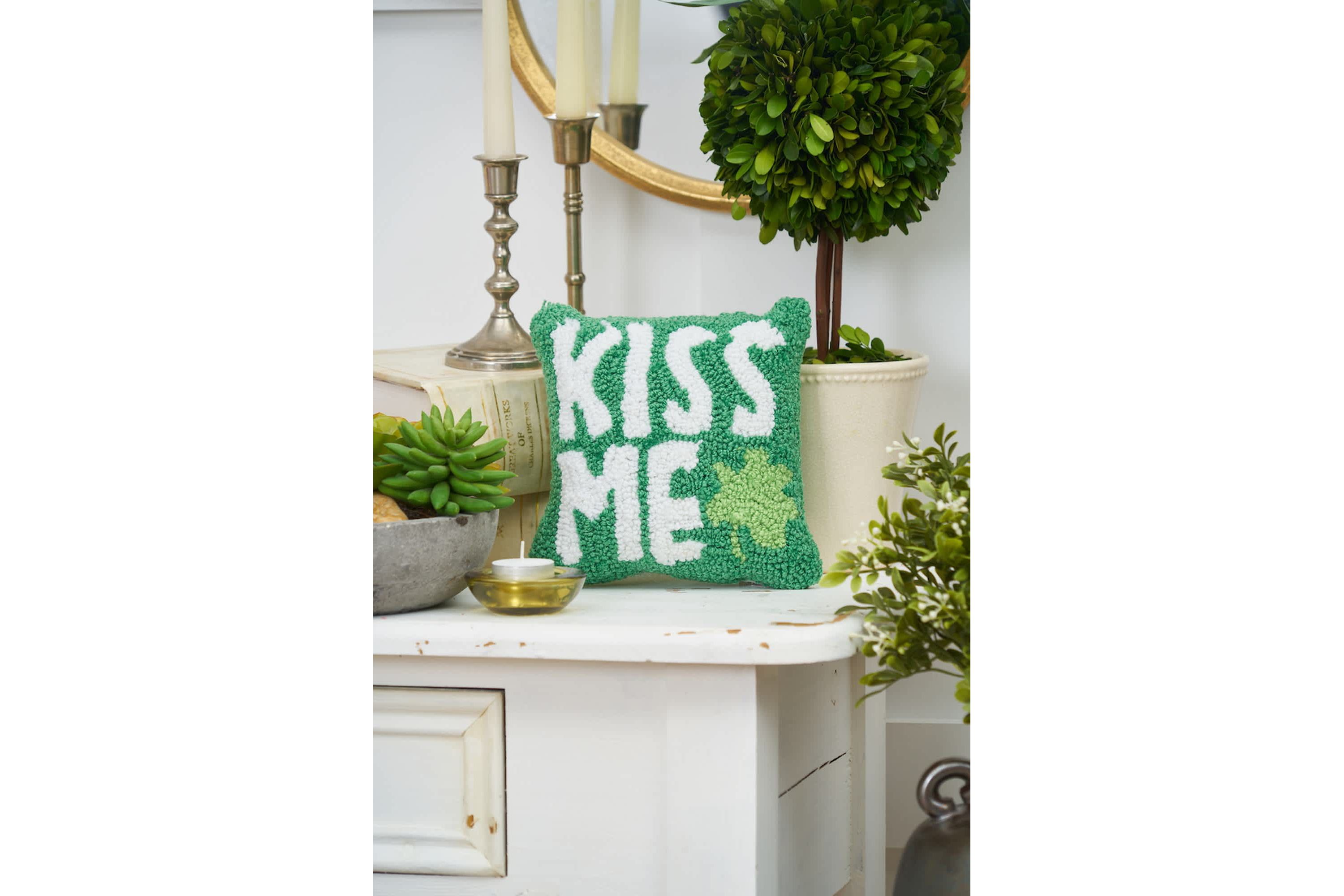 8" x 8" St. Patricks Day "Kiss Me" Clover Hooked Small/Petite Accent Throw Pillow
