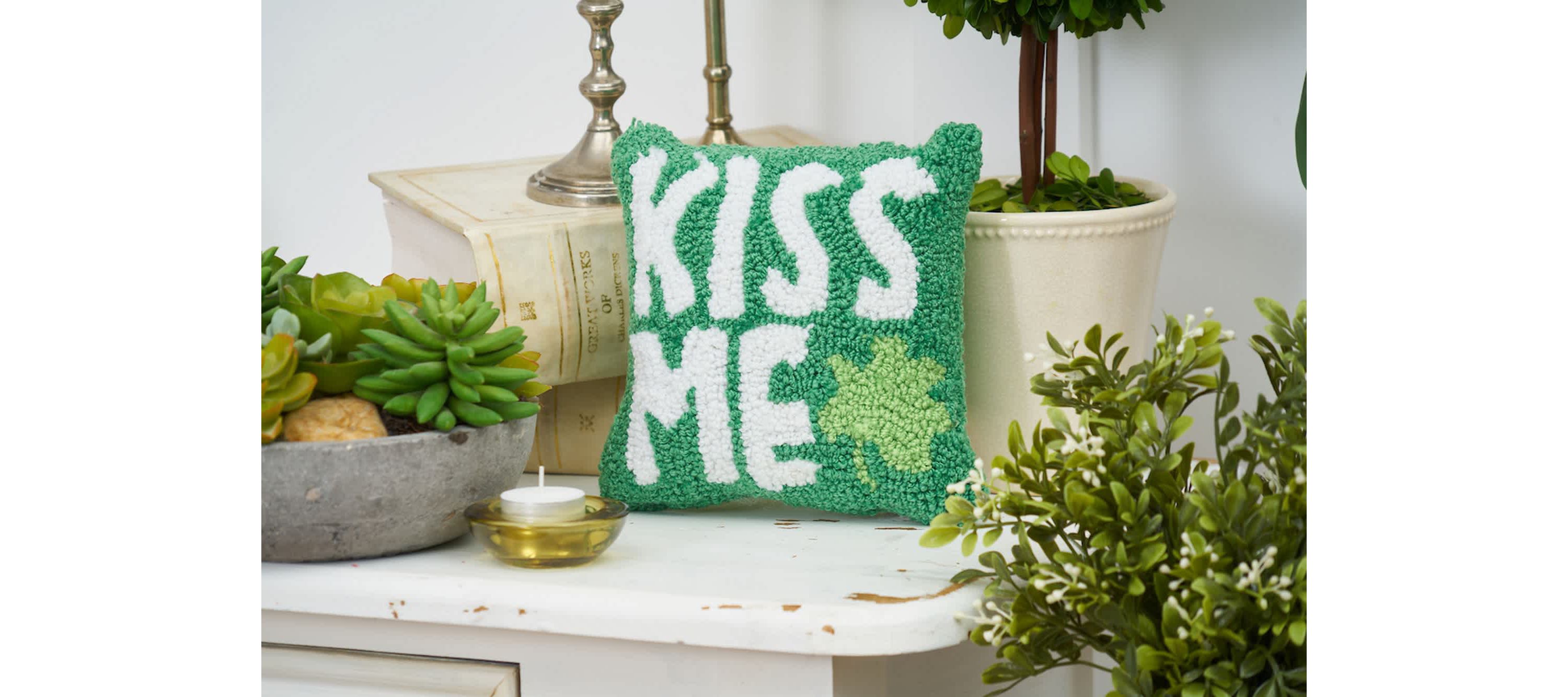 8" x 8" St. Patricks Day "Kiss Me" Clover Hooked Small/Petite Accent Throw Pillow