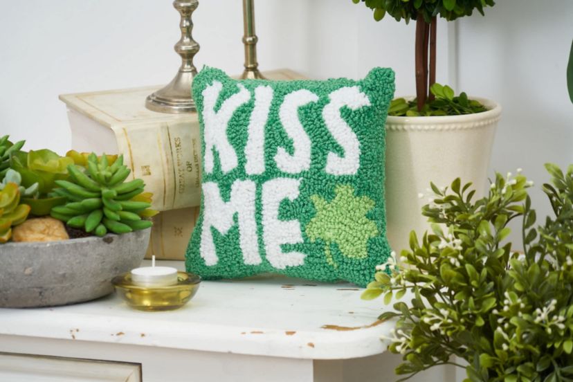 8" x 8" St. Patricks Day "Kiss Me" Clover Hooked Small/Petite Accent Throw Pillow