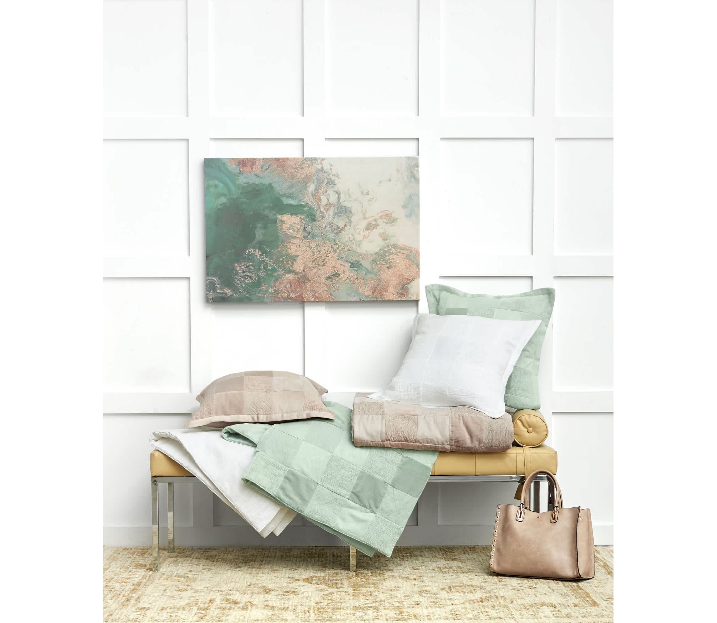 Pia Natural Throw 