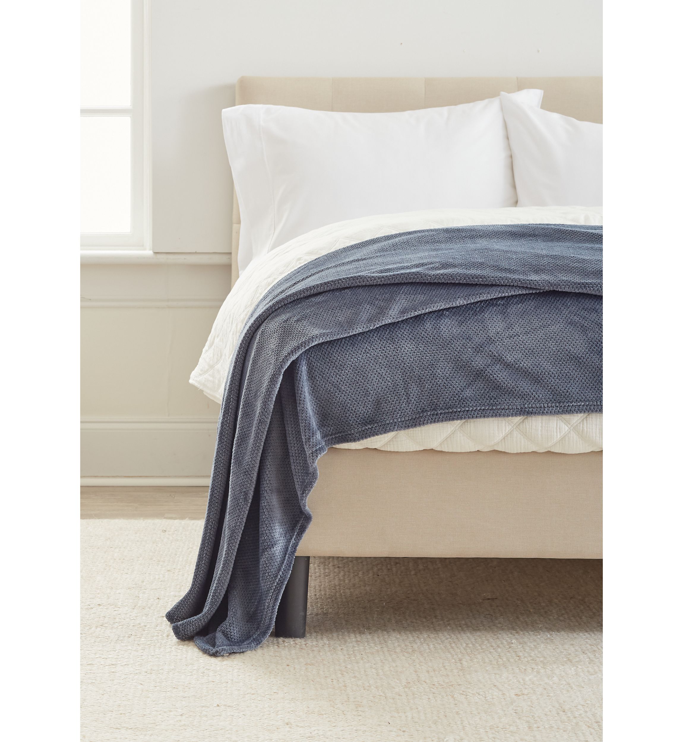 Baroque Micro Jacquard Velvet Blanket