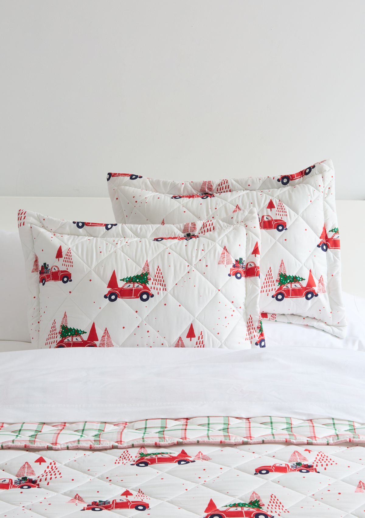 Red Christmas Car Quilt Set