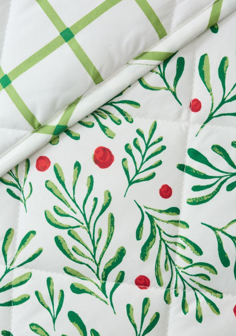Holly Branch Quilt Set
