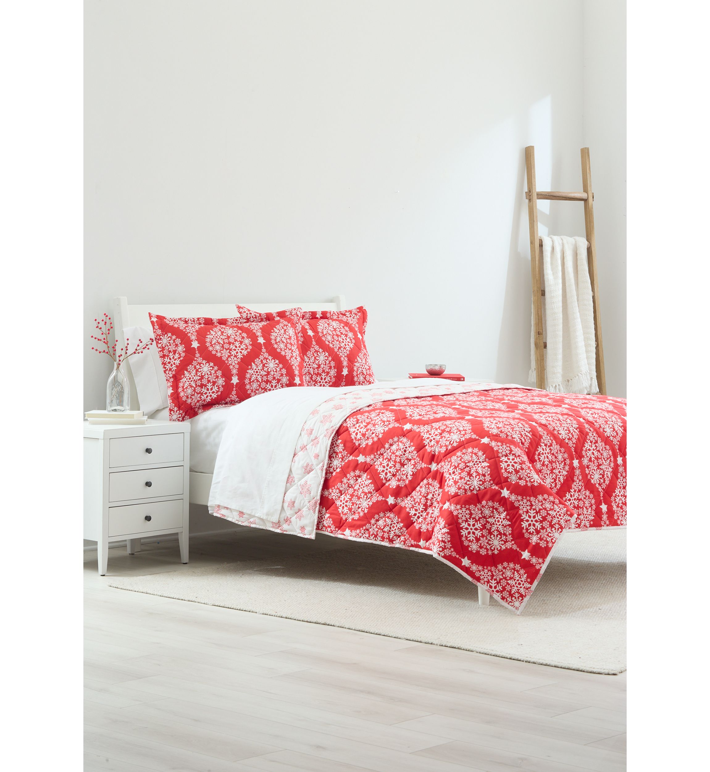 Red Snowflake Tree Quilt Set
