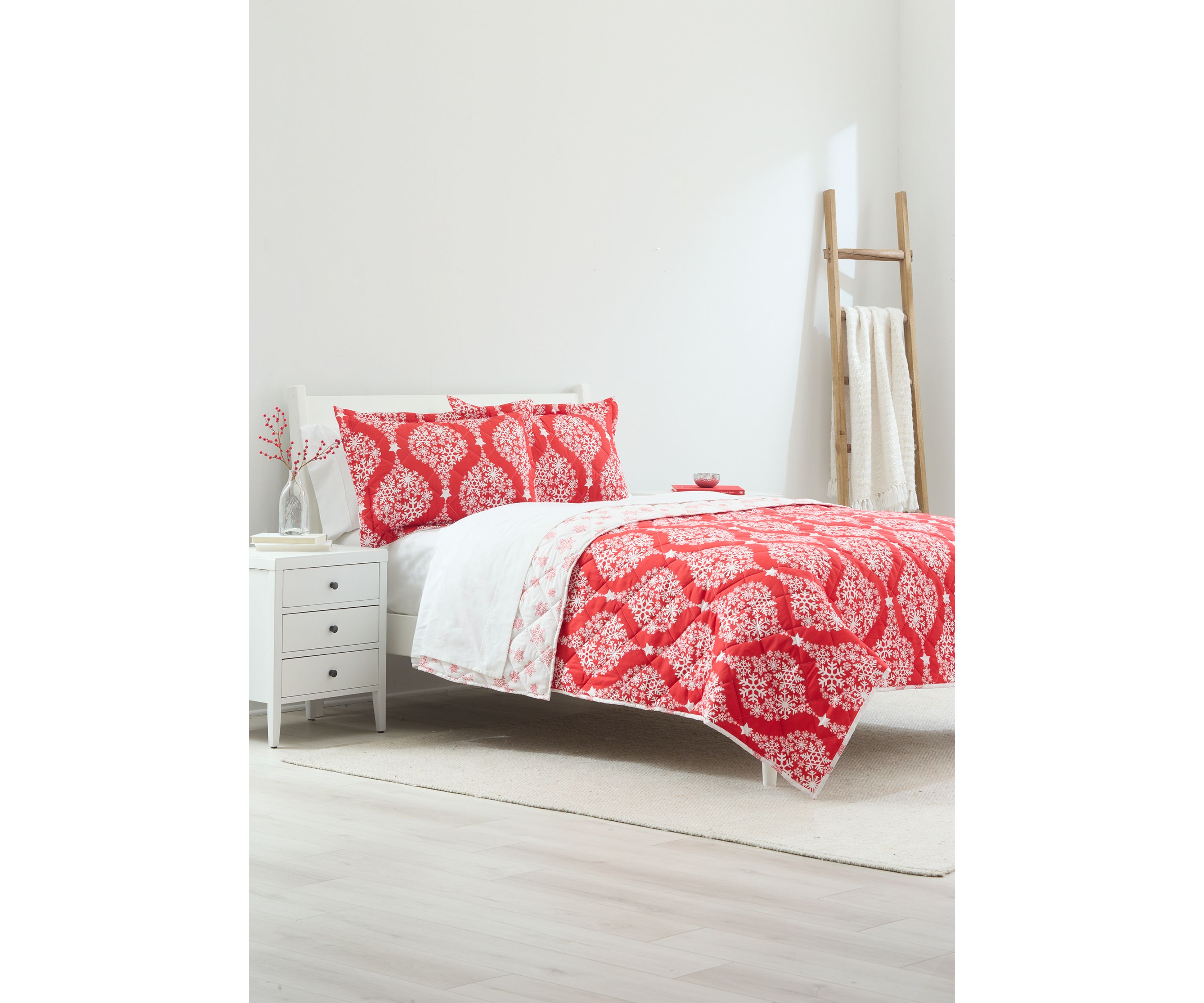 Red Snowflake Tree Quilt Set