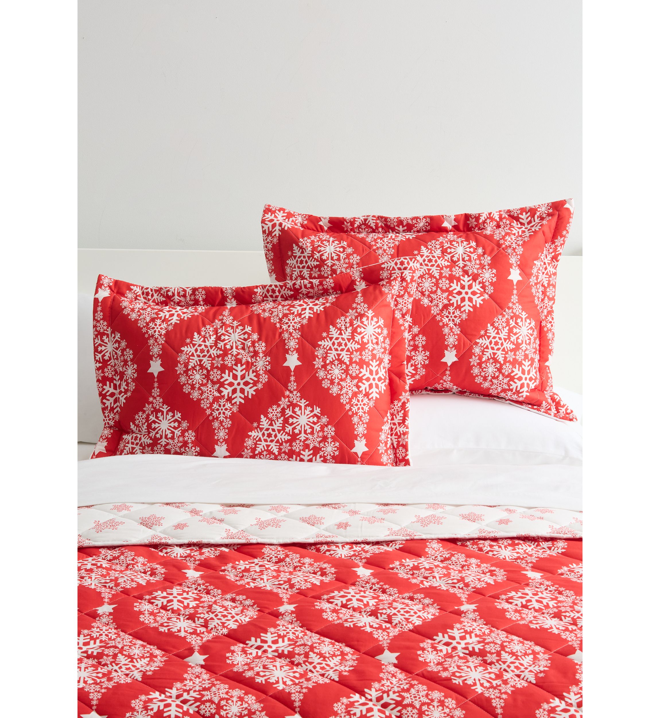 Red Snowflake Tree Quilt Set