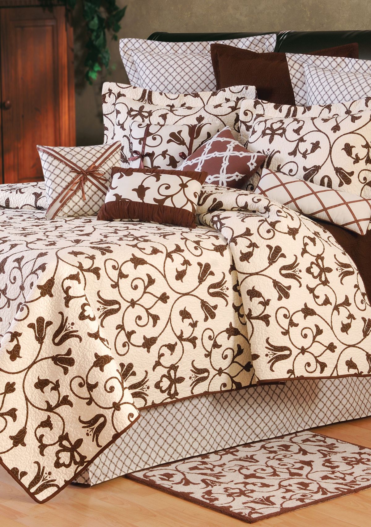 Seraphina Brown Quilt Set