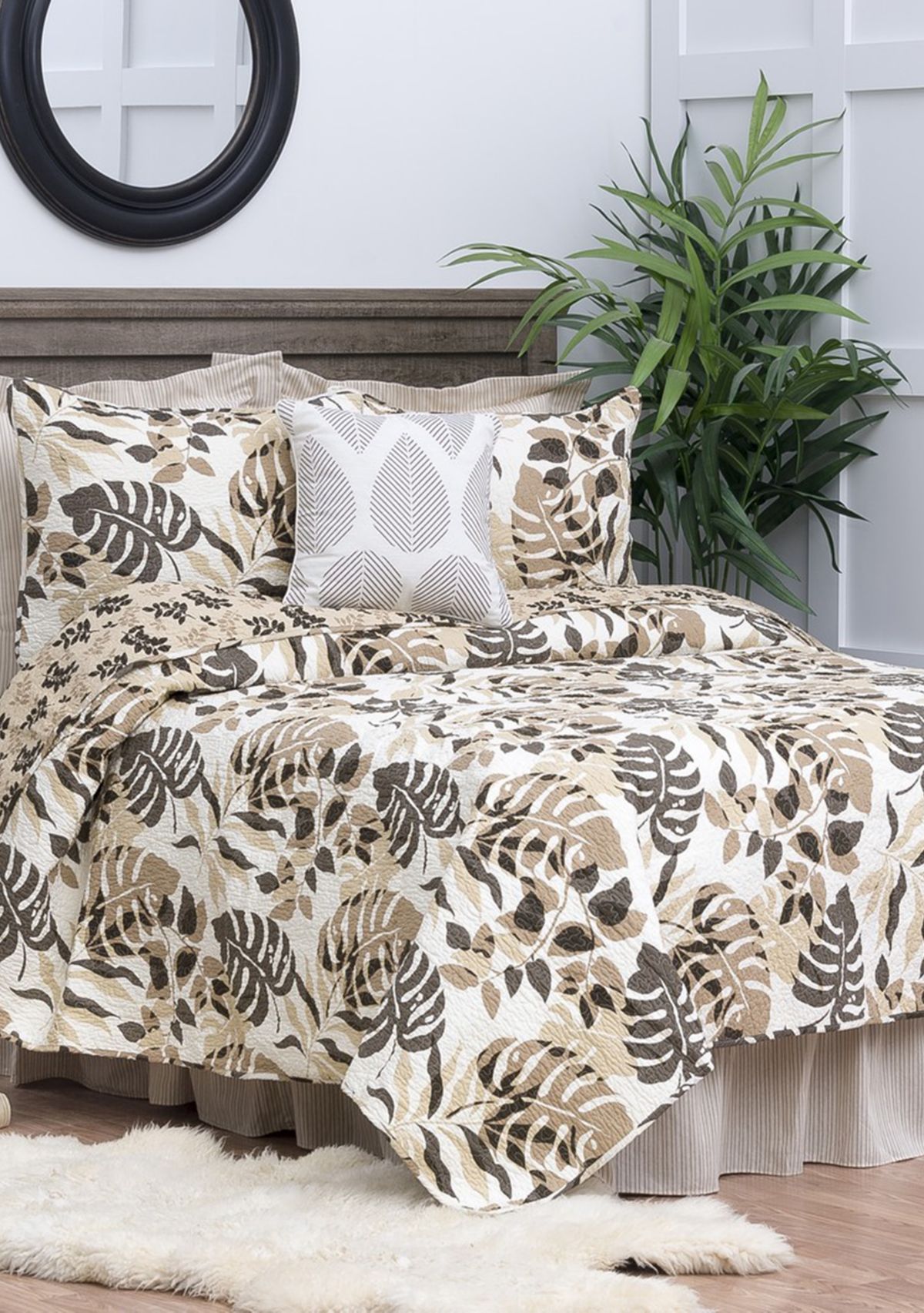 Silhouette Palm Tropical Quilt Set