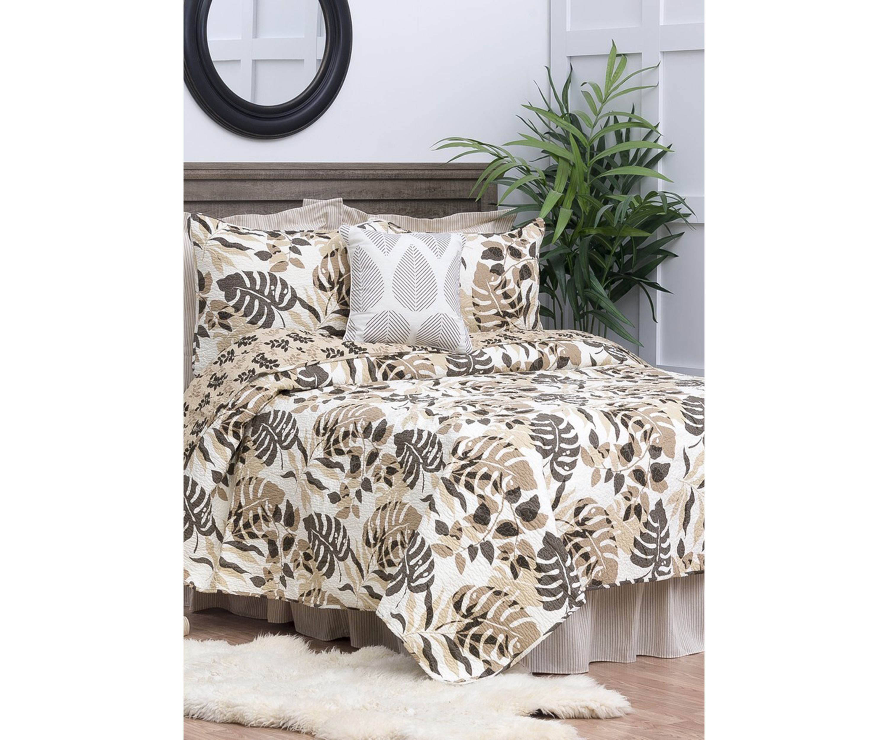 Silhouette Palm Tropical Quilt Set