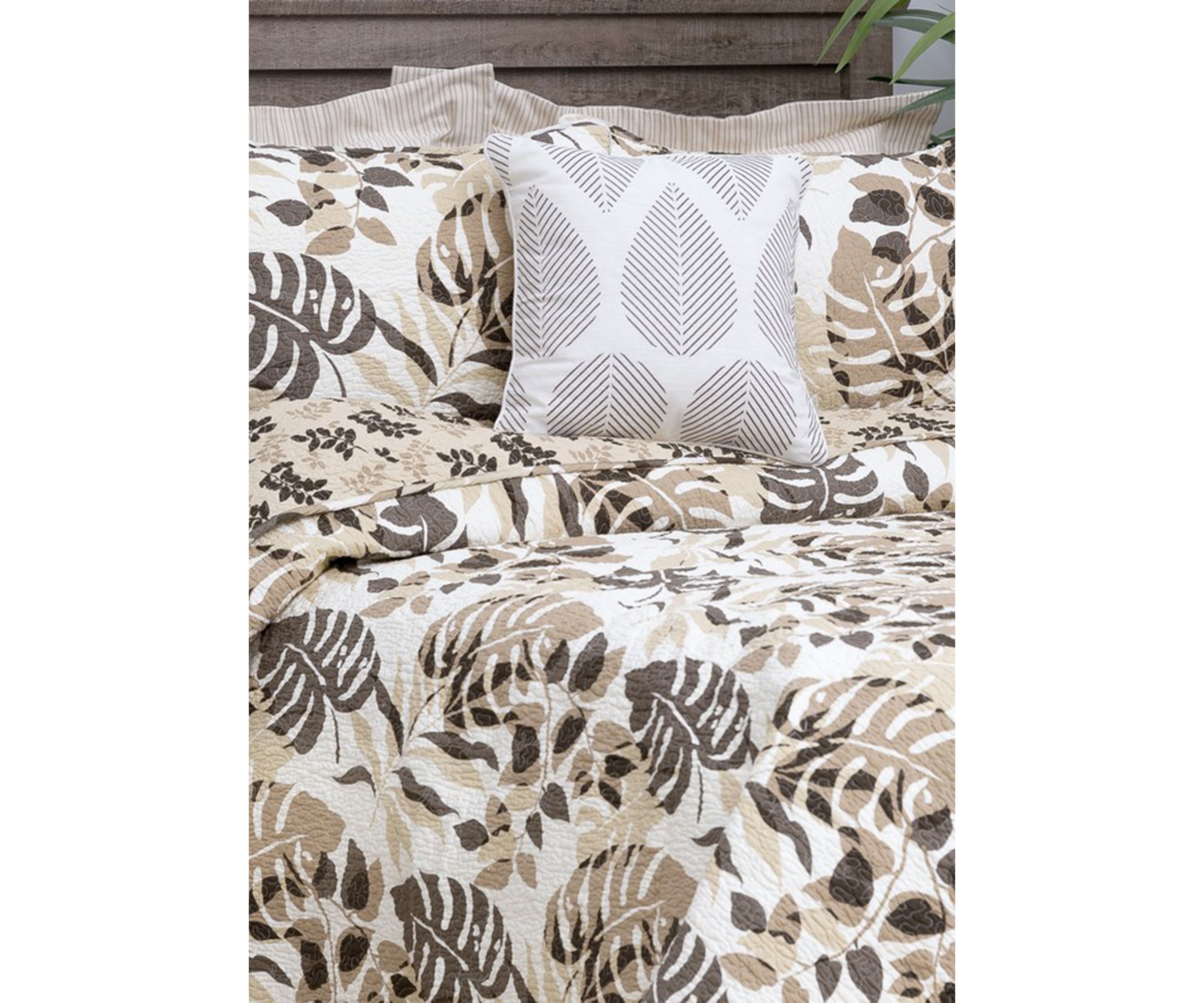 Silhouette Palm Tropical Quilt Set