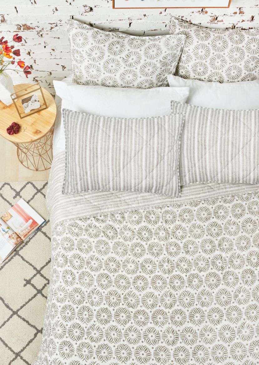 20" x 26" Midge Standard Sham