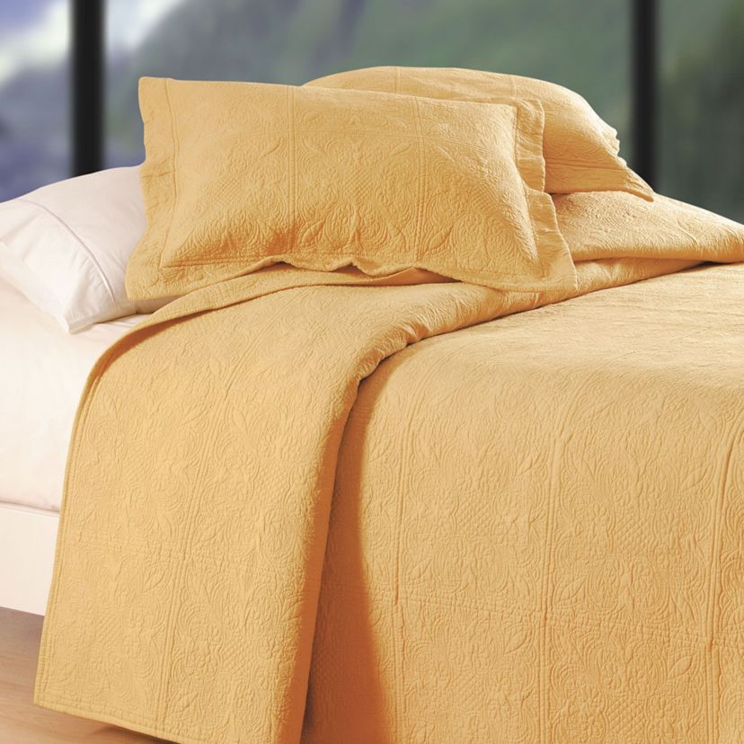 Cornsilk Full/Queen Matelasse Quilt