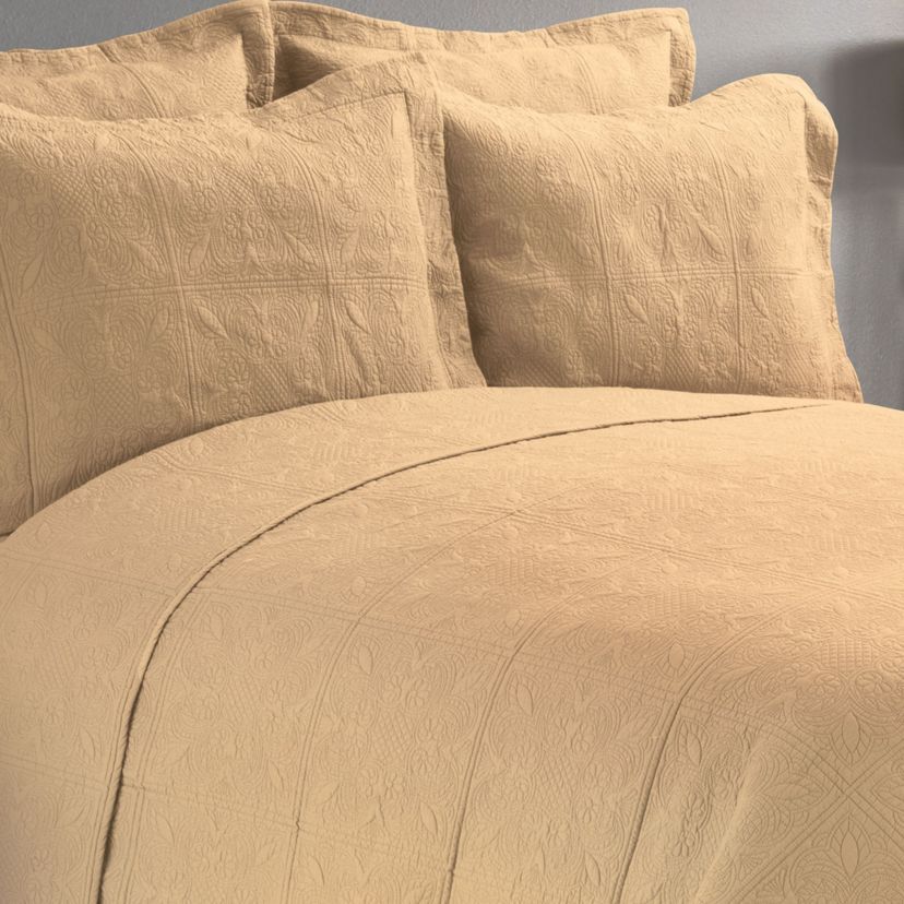 Cornsilk Full/Queen Matelasse Quilt
