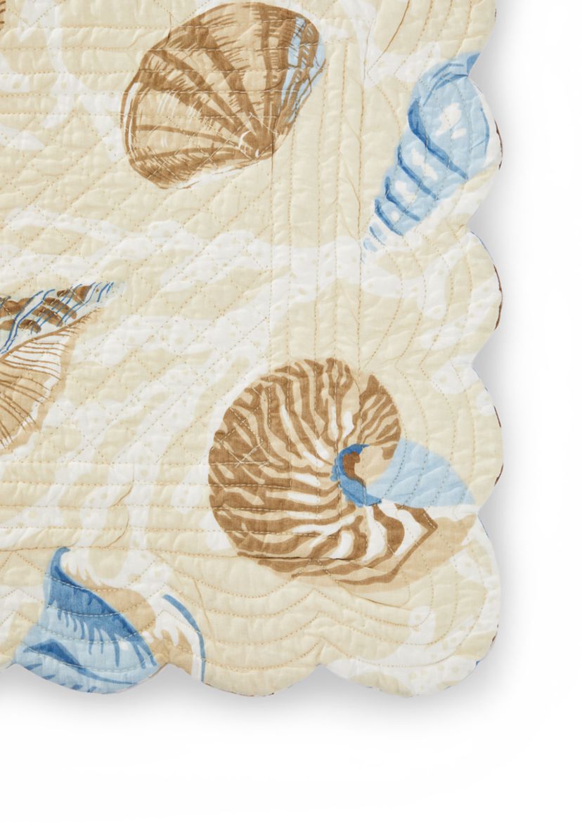Quilted Scalloped Reversible Madeira Placemat