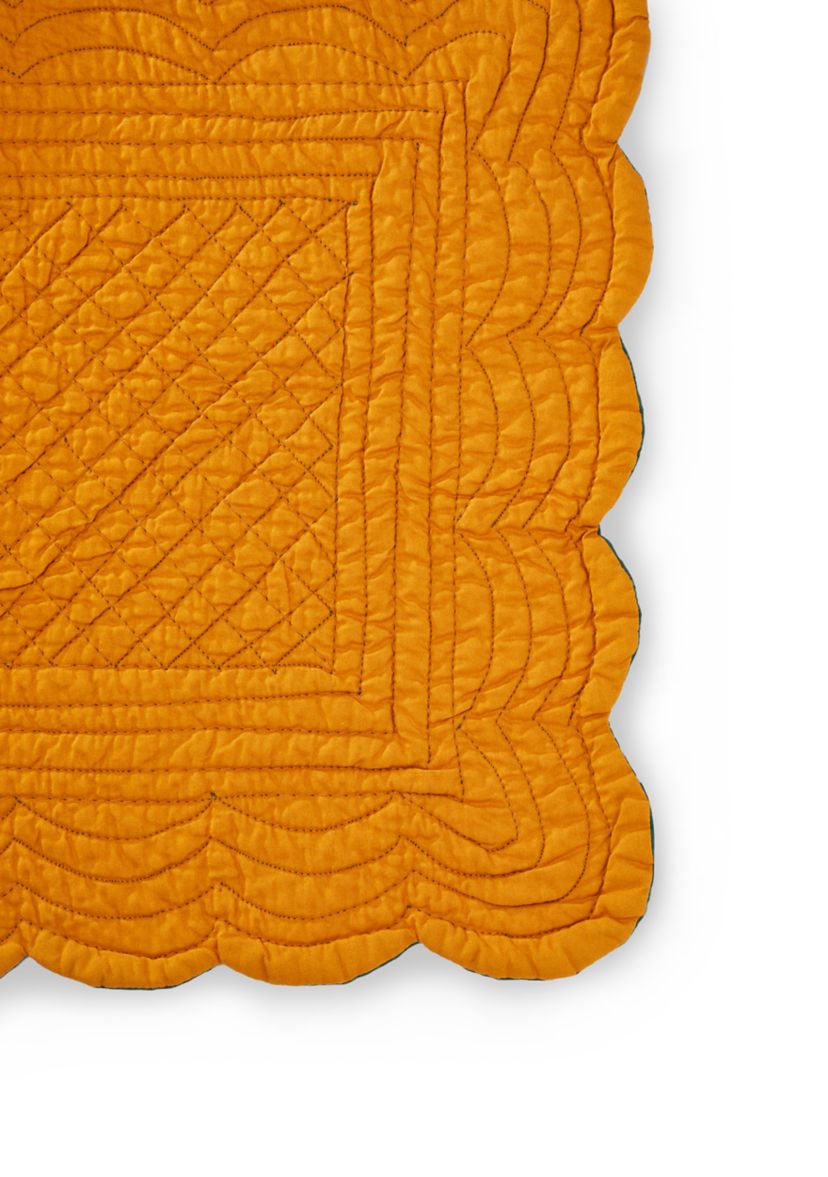 Reversible Quilted Scalloped Placemat