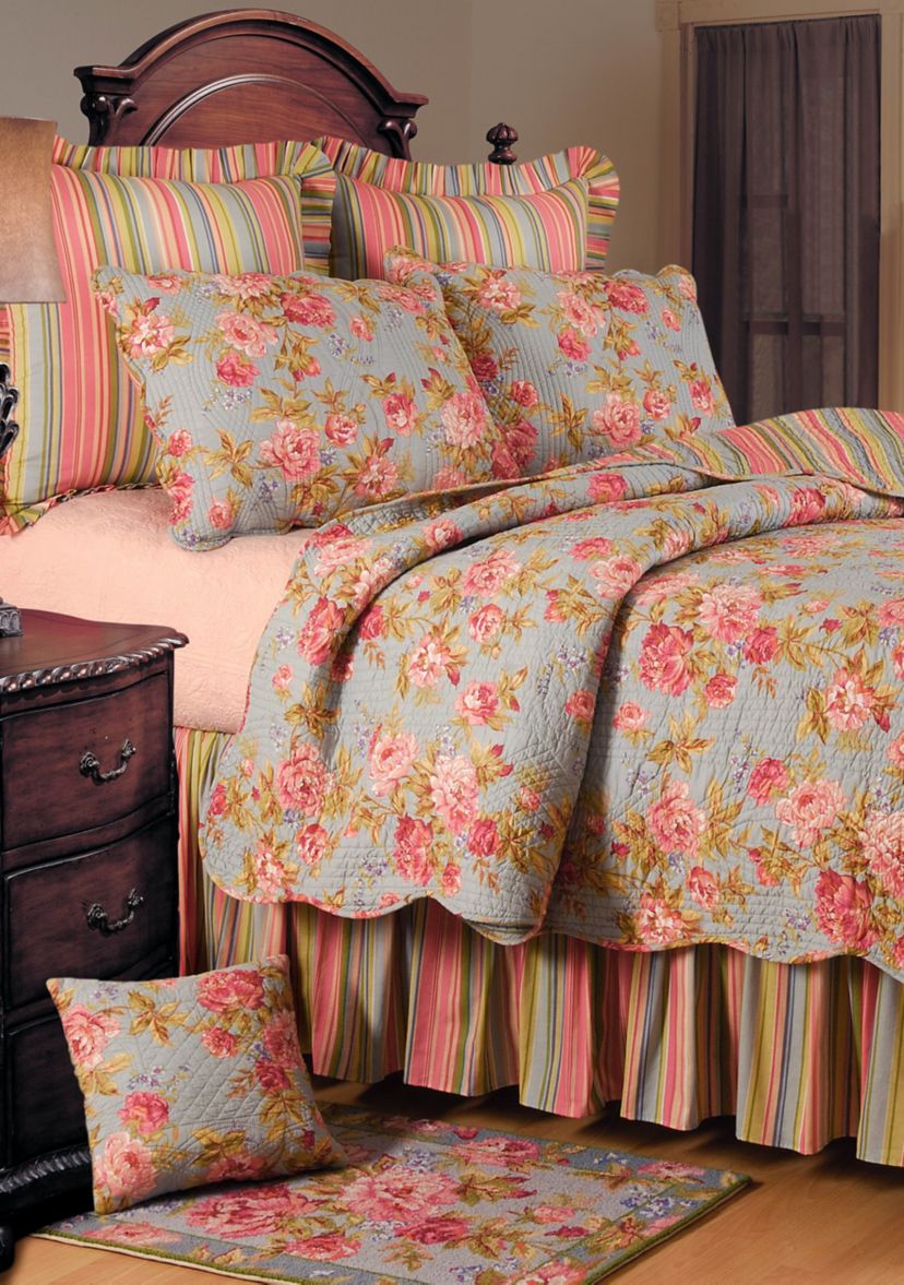 Claras Blue Rose Quilt Set