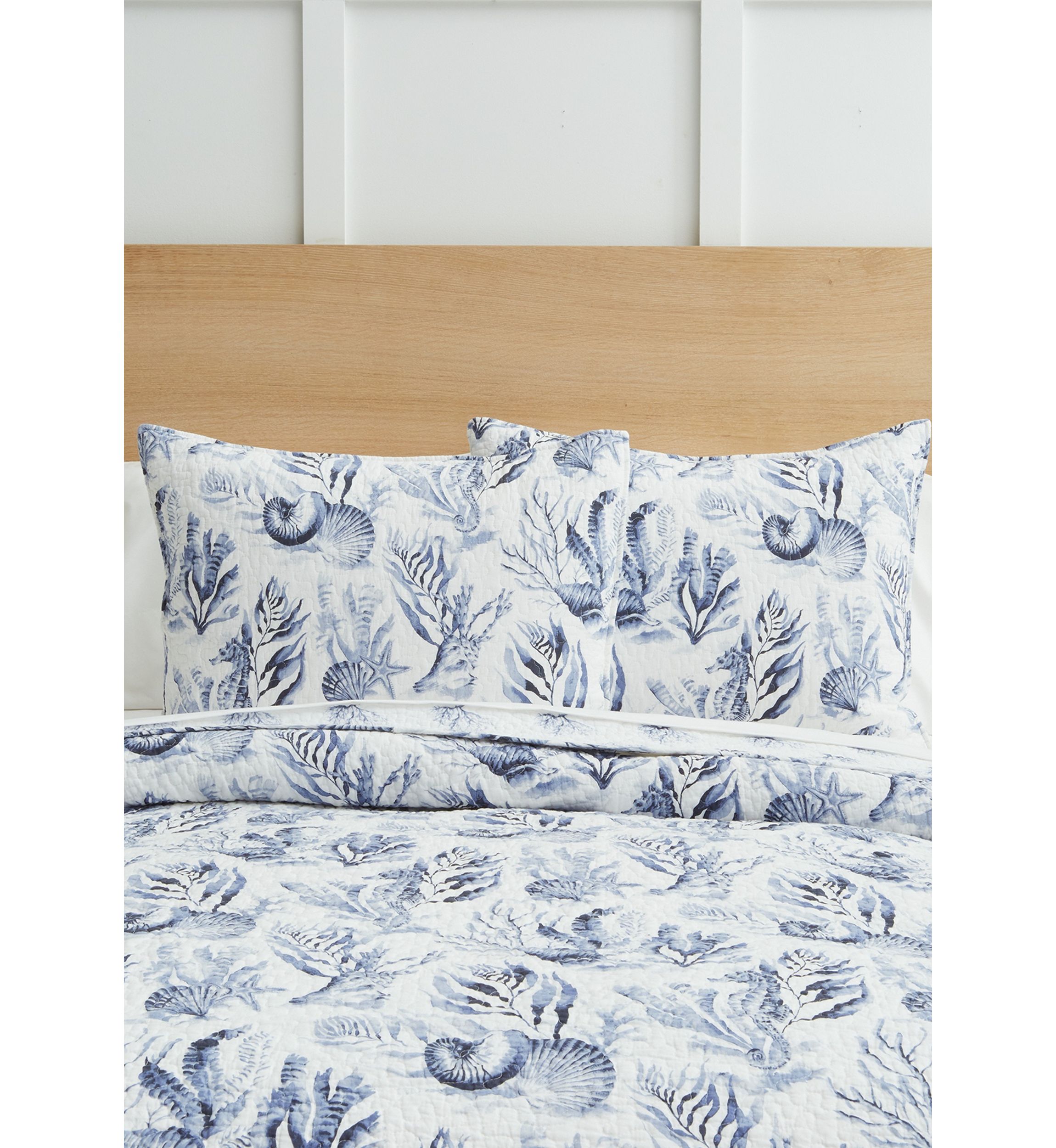 Midnight Lagoon Quilt Set
