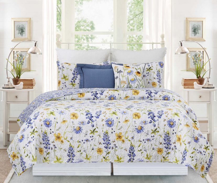 Lovely Blues 2-Piece Quilt Set