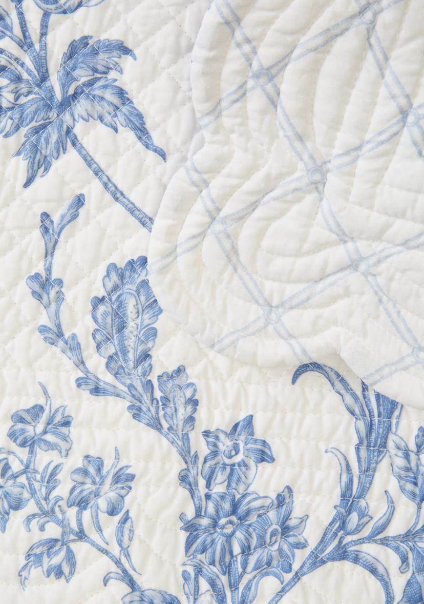 Bleighton Blue Reversible Quilted Scalloped Placemat