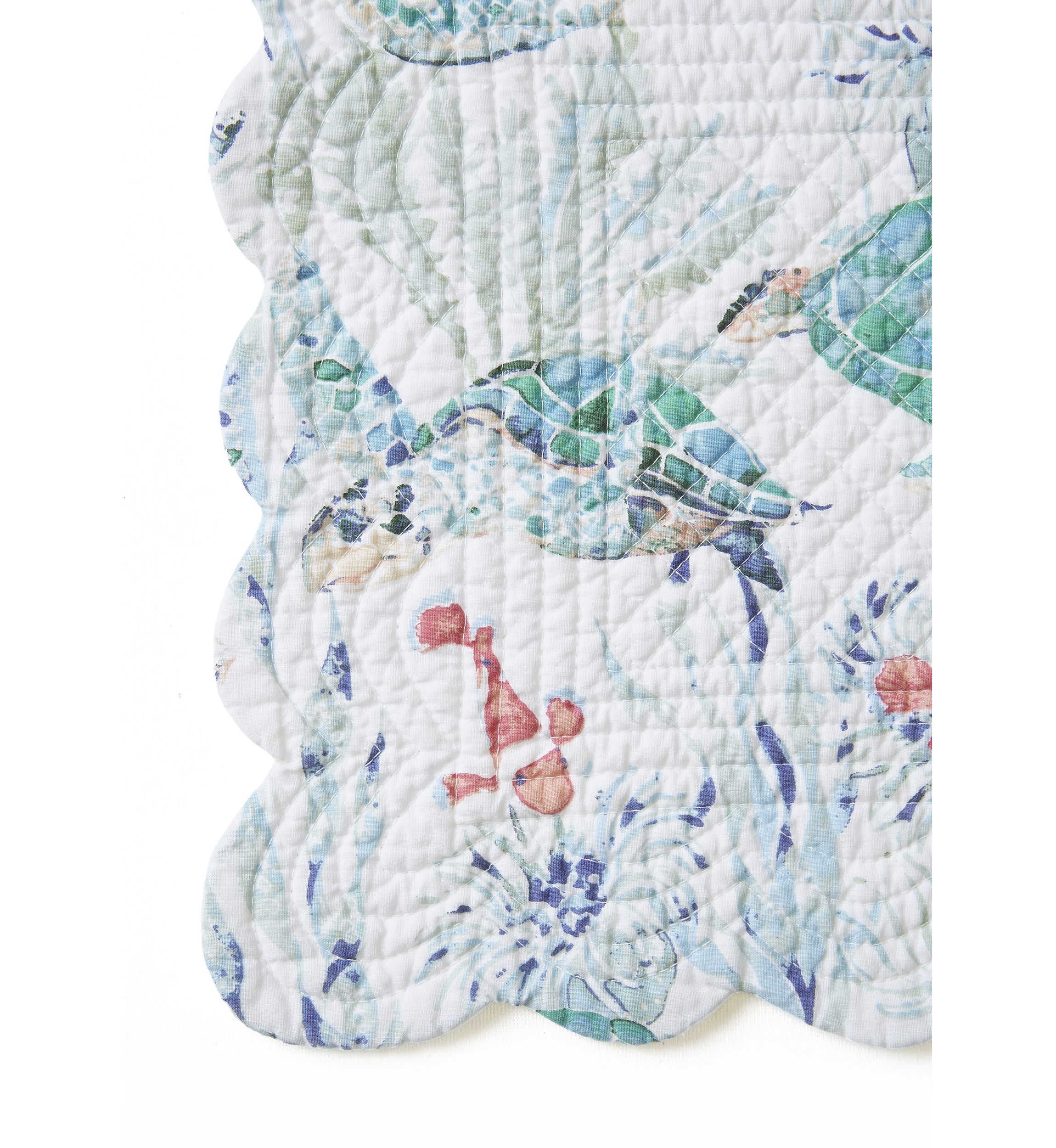 Sea Turtle Cove Scalloped Reversible Placemat