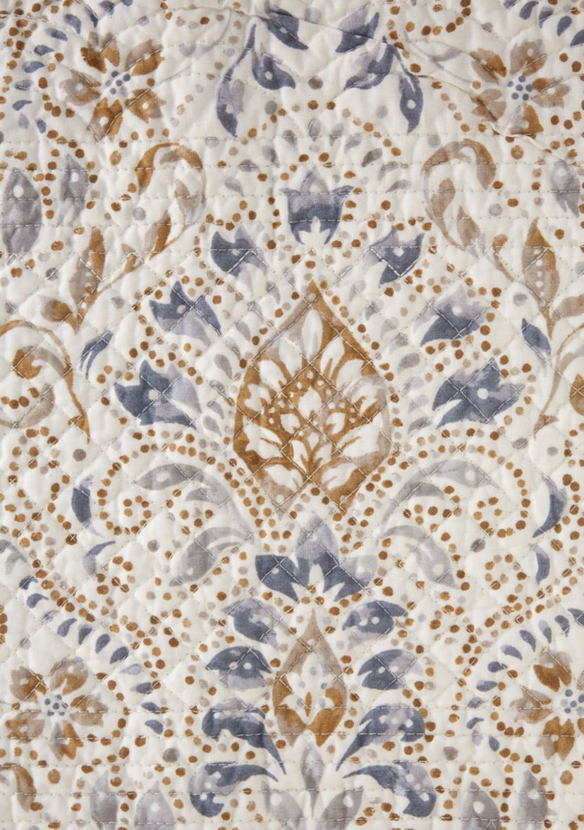 Selma Quilted Scalloped Placemat