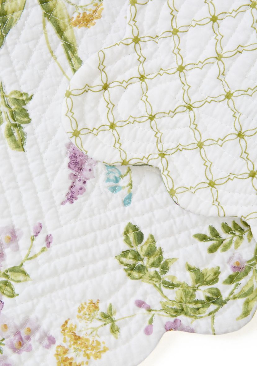 Carley Floral Reversible Quilted Scallop Placemat