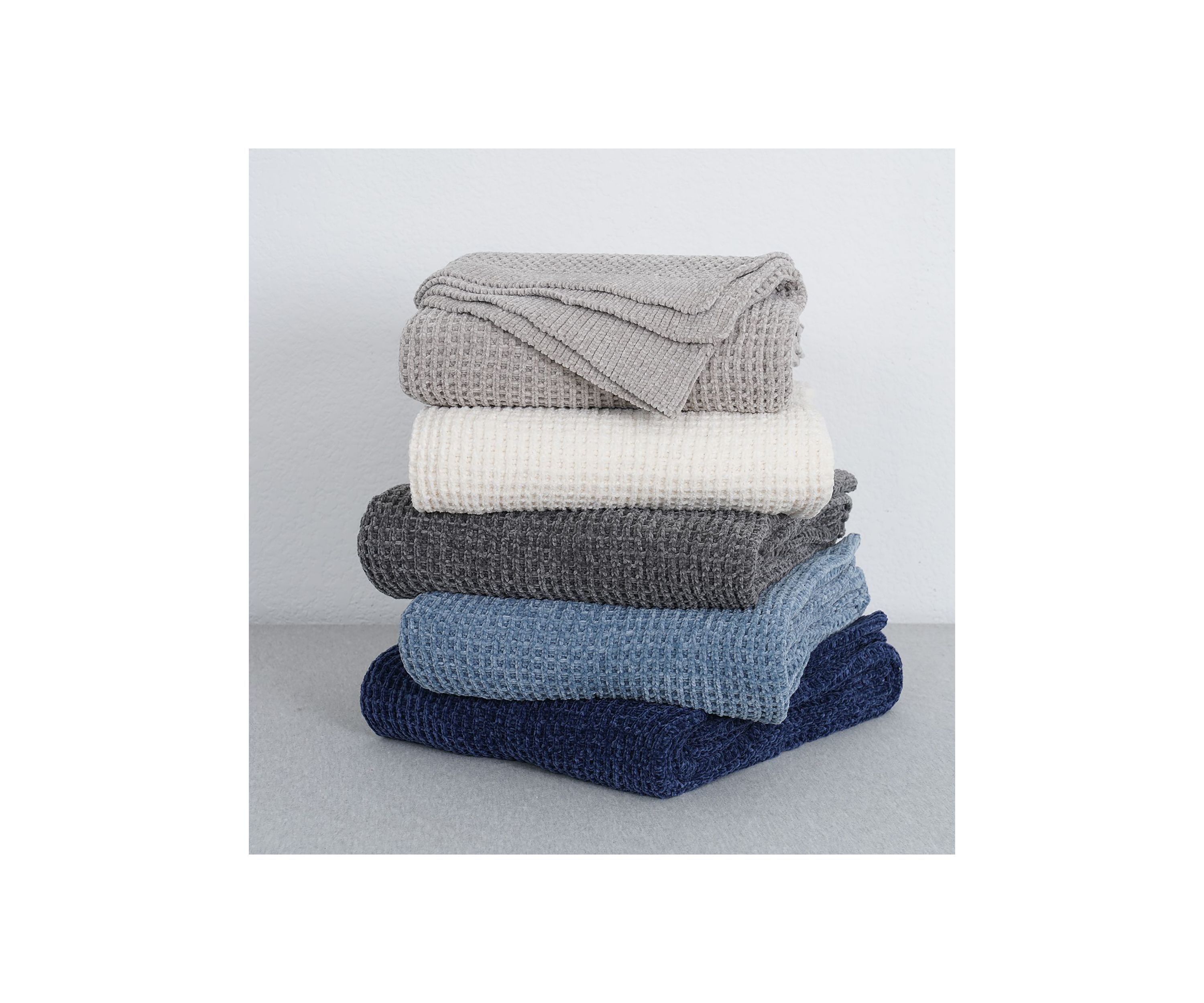 Amor Waflle Chenille Knit Throw