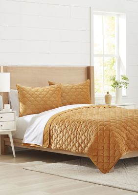 Crown & Ivy Rhetta Velvet 3-Piece Quilt Set, Gold, Full/Queen