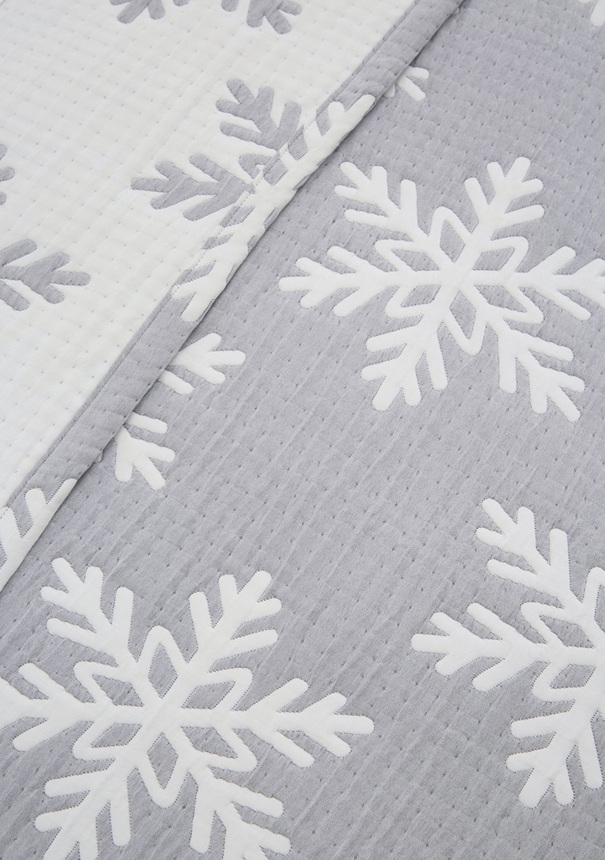 Snowflake Quilt Set