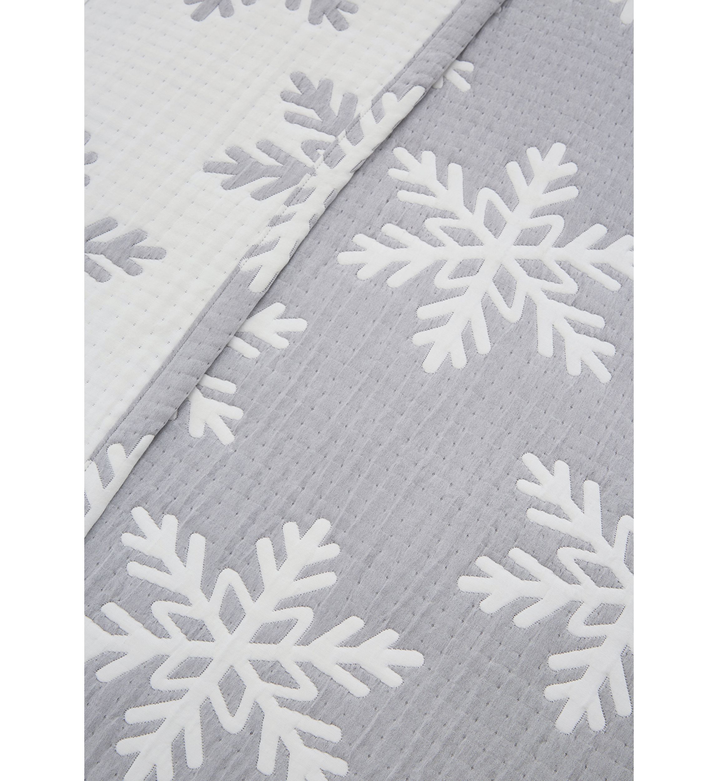 Snowflake Quilt Set