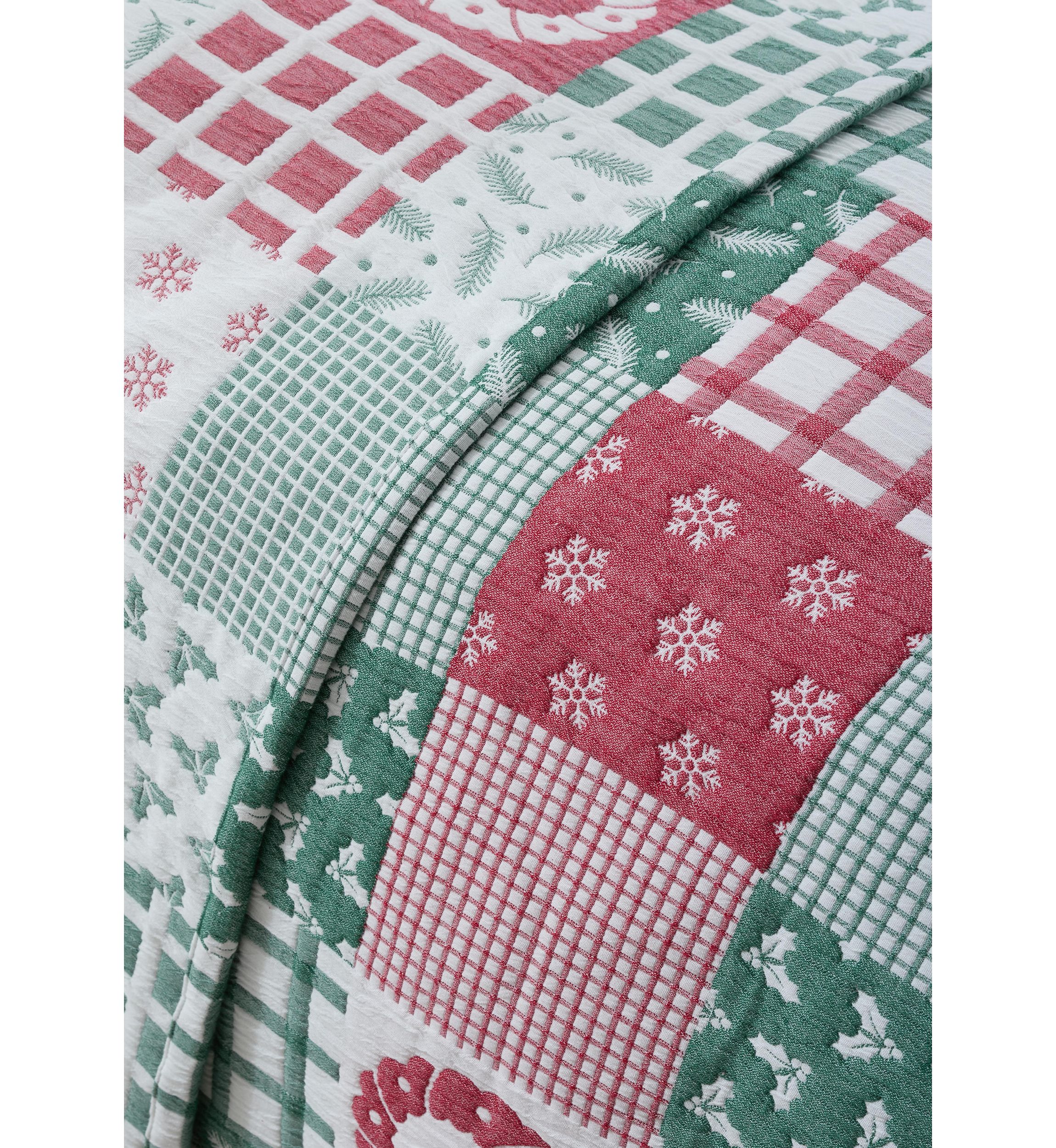Holiday Patchwork 3-Piece Quilt Set